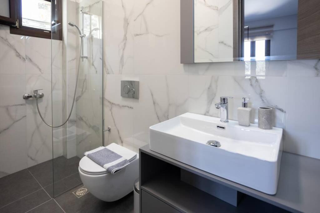 Mela Luxury Apartments Maroulas Екстер'єр фото